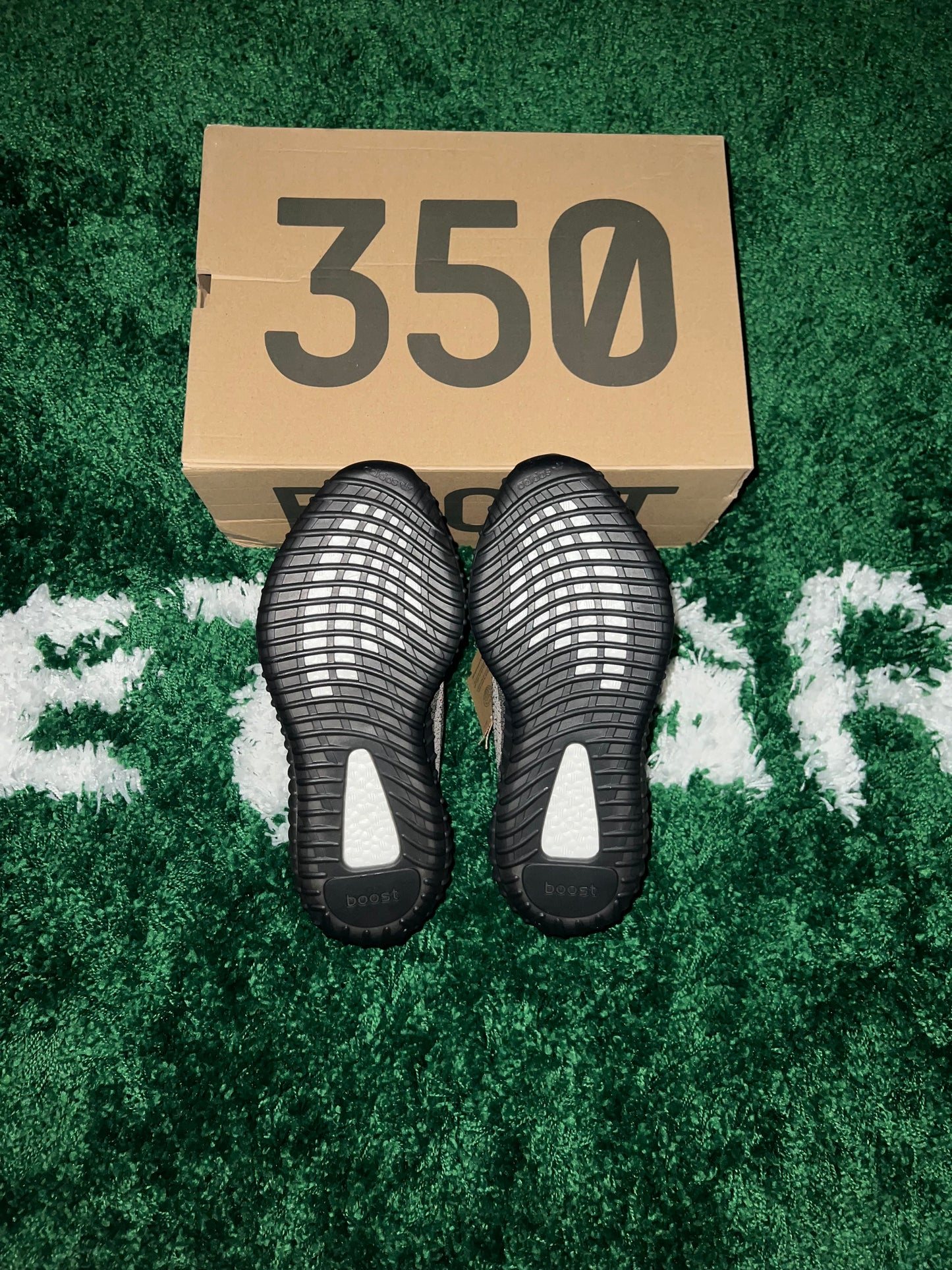 Yeezy Boost 350 V2 Carbon Beluga - Size 9.5