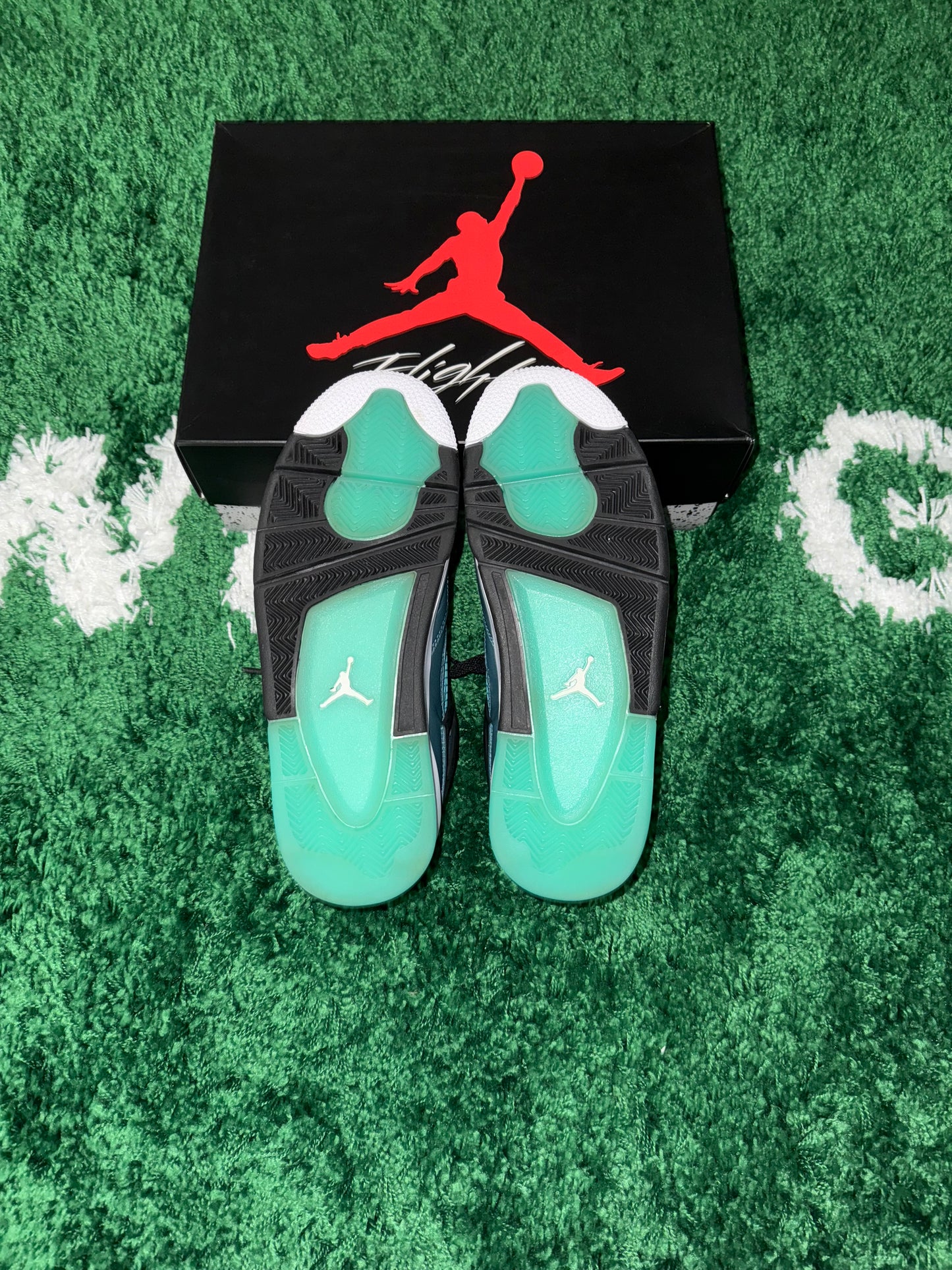 Jordan 4 Retro Teal - Size 9.5