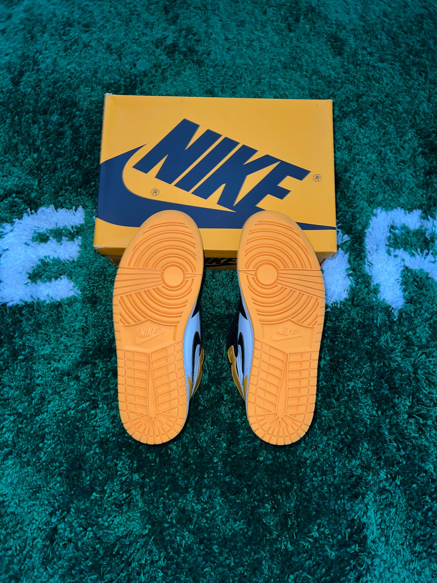 Jordan 1 Retro High OG Taxi - Size 11