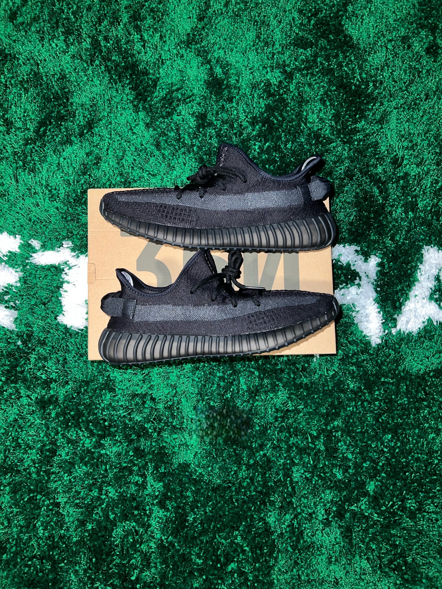 Yeezy Boost 350 V2 Onyx - Size 11.5