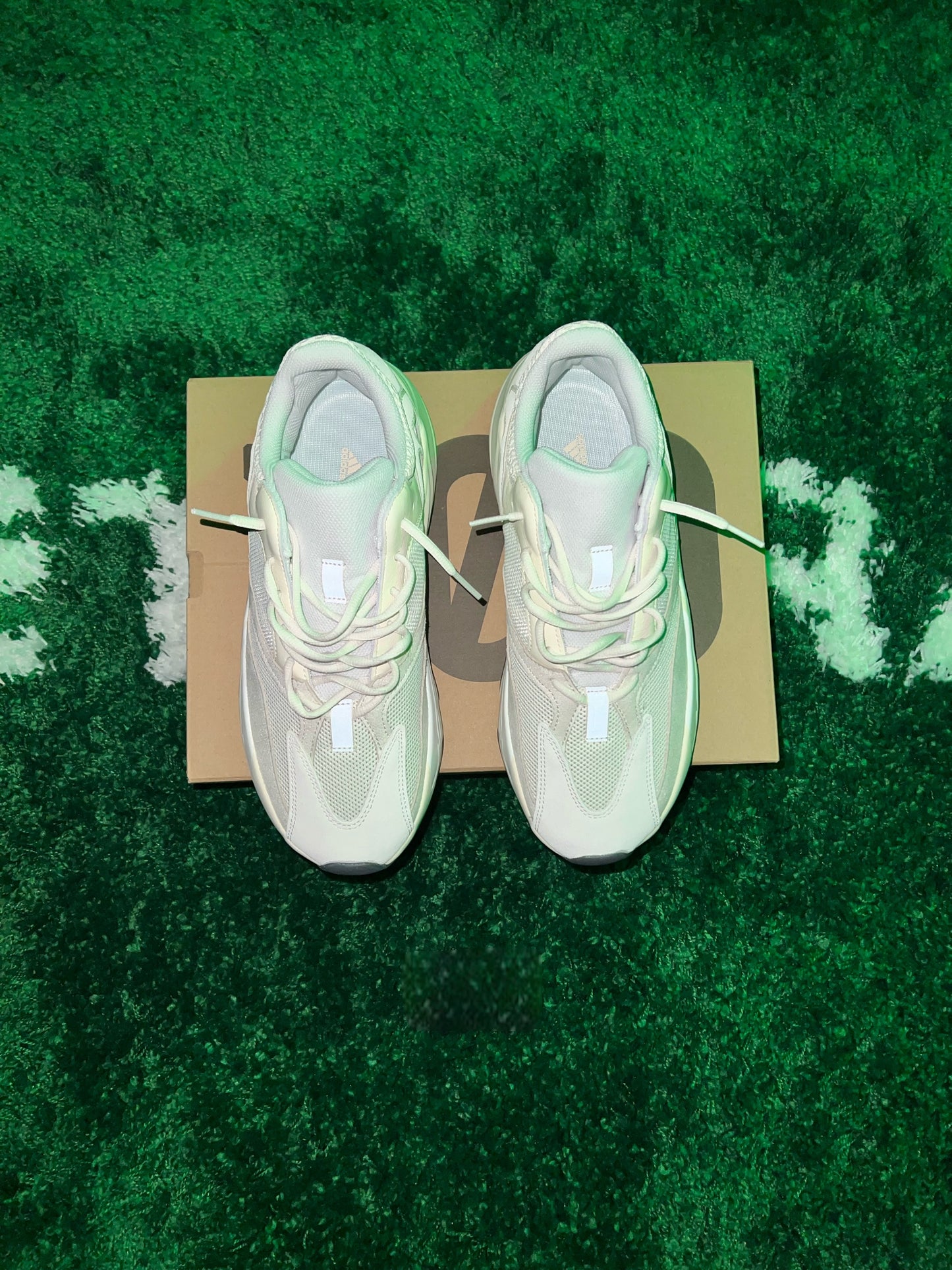 Yeezy Boost 700 Analog - Size 11